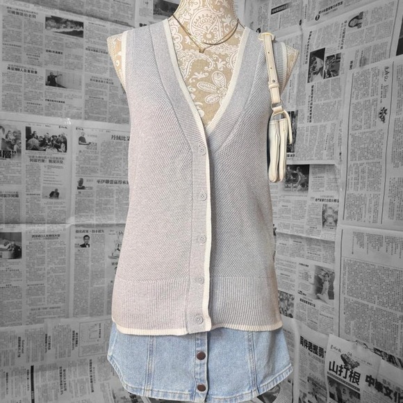 OFFLINE by Aerie Sleeveless Knit Vest XS Gray Button Down Cardigan Layering Top - Picture 1 of 8